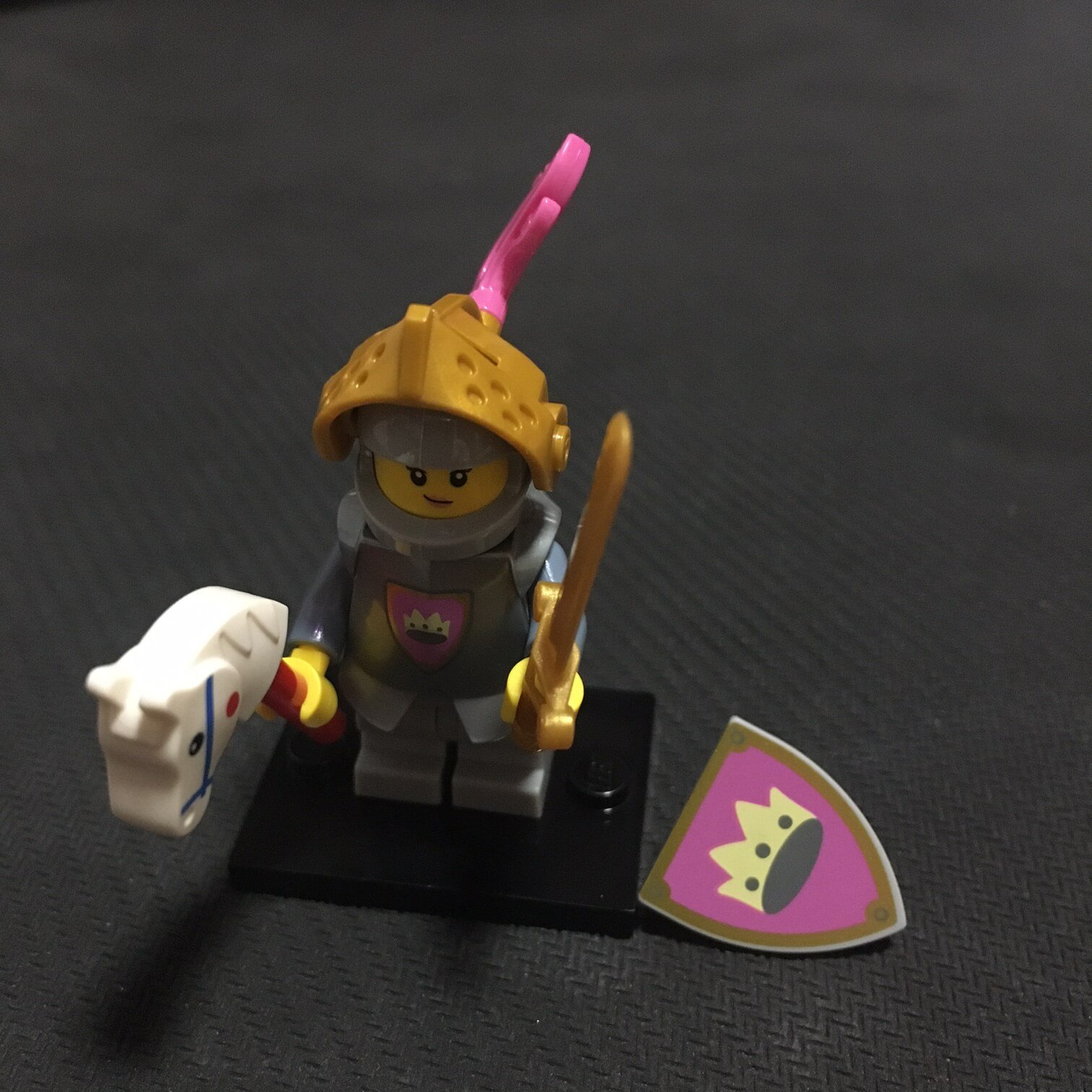 LEGO® Minifigura 23. sorozat Sárga kastély lovagja 71034